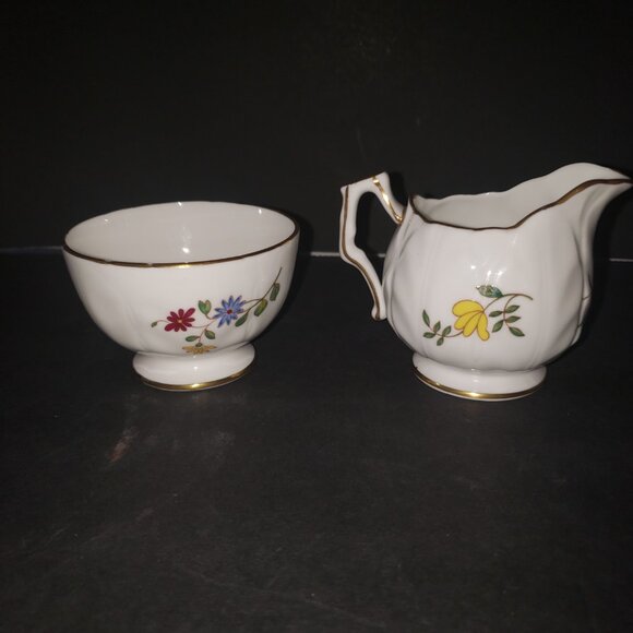 Vintage Aynsley Famille Rose Open Sugar and Creamer Excellent Condition - Picture 2 of 4